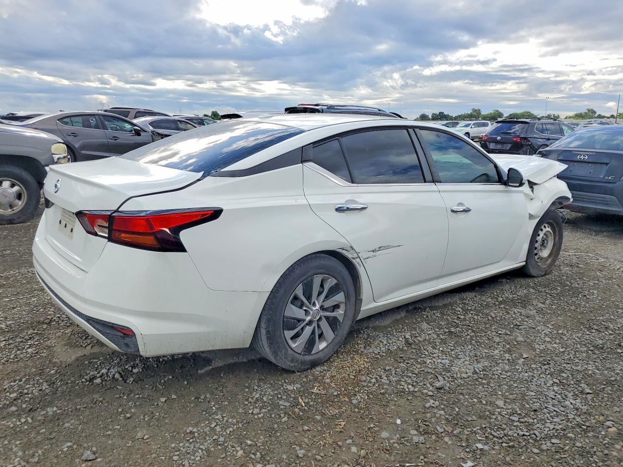 2019 Nissan Altima 2.5 S - Image 3