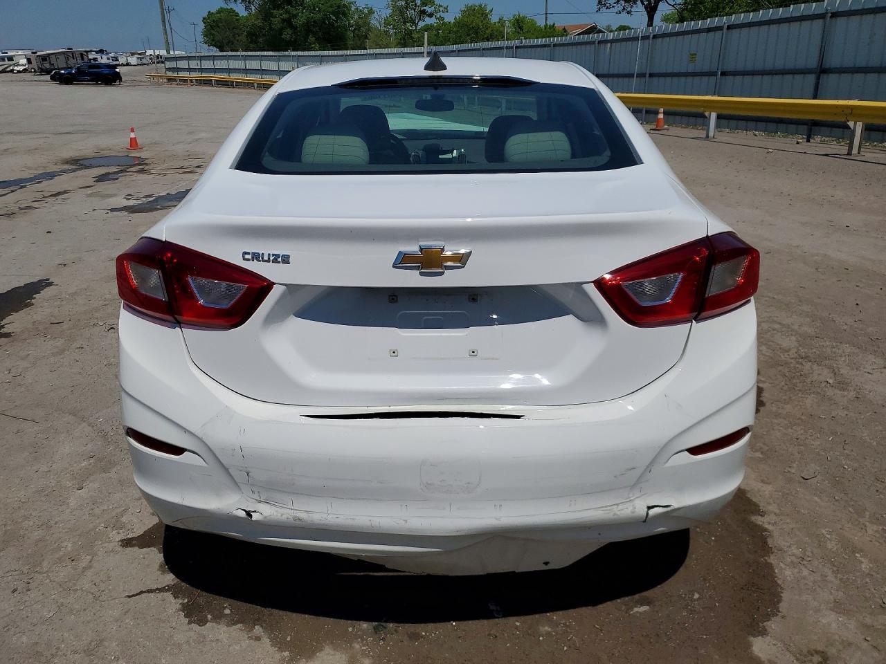 2018 Chevrolet Cruze Ls - Image 6