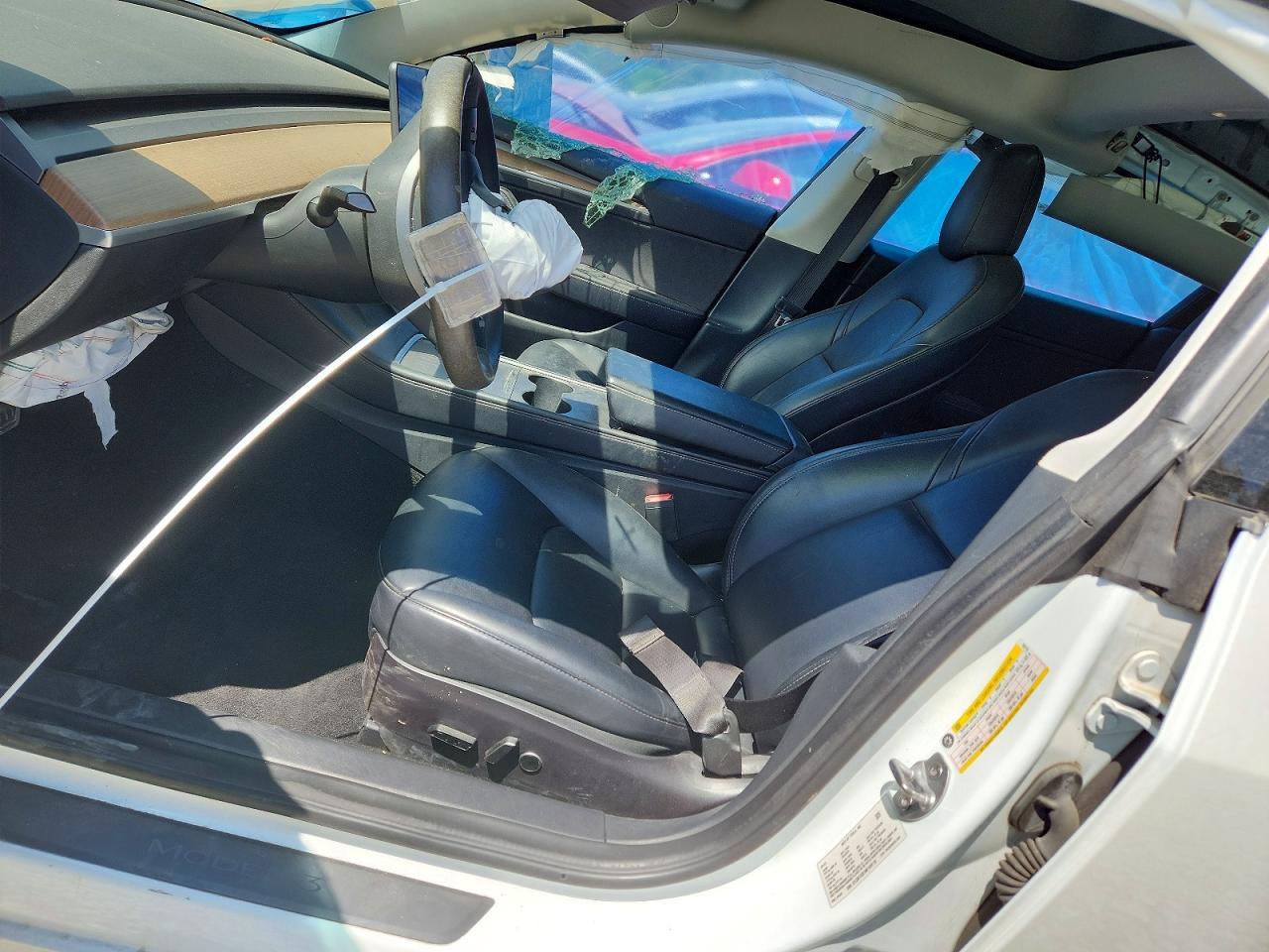 2022 Tesla Model 3 - Image 7