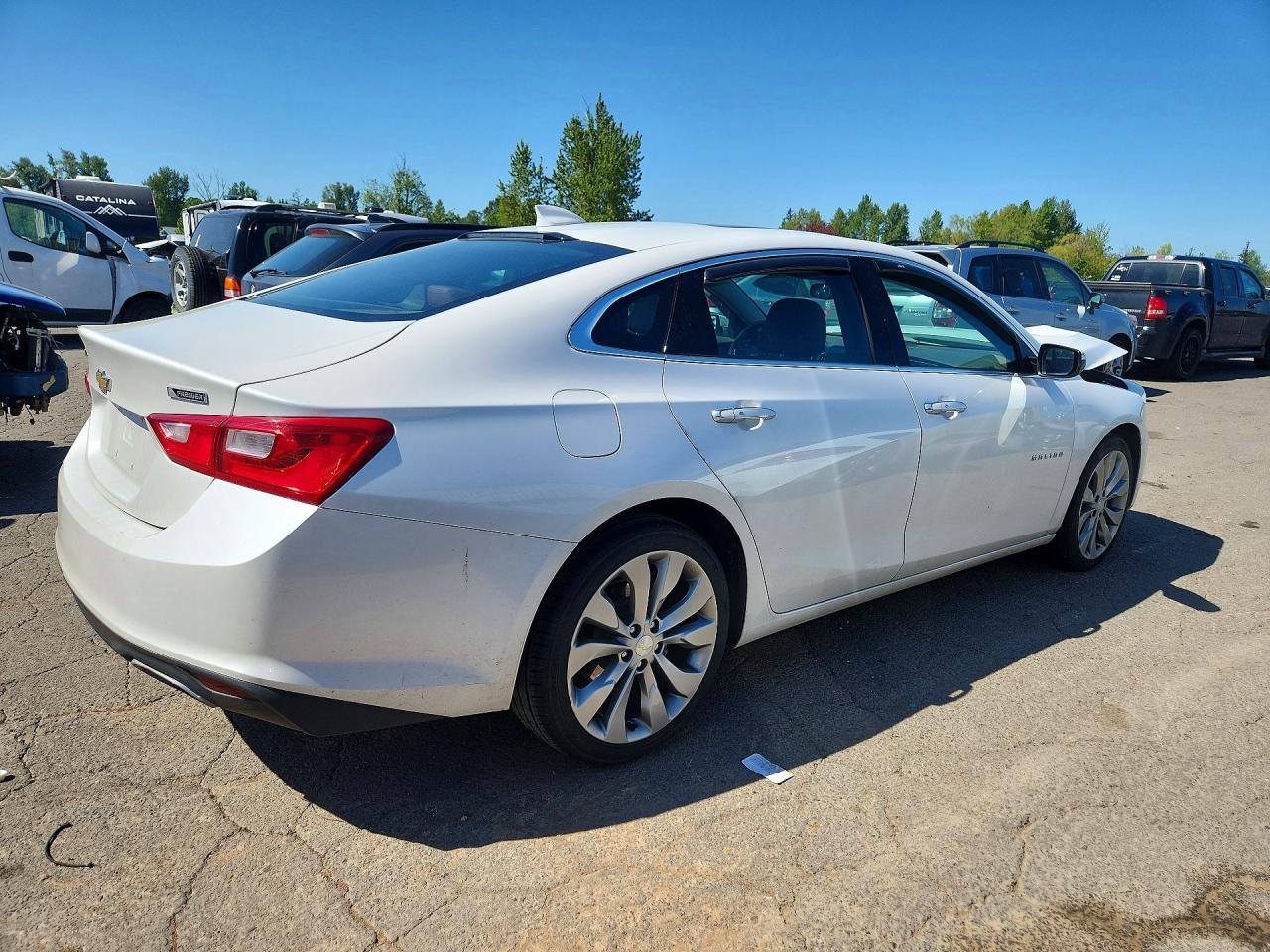 2018 Chevrolet Malibu Premier - Image 3