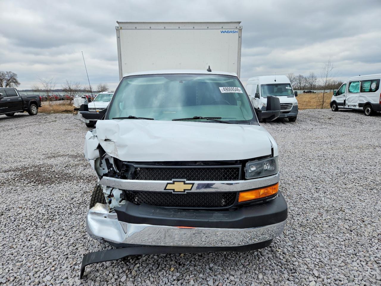 2023 Chevrolet Express Box Truck - Фото 5