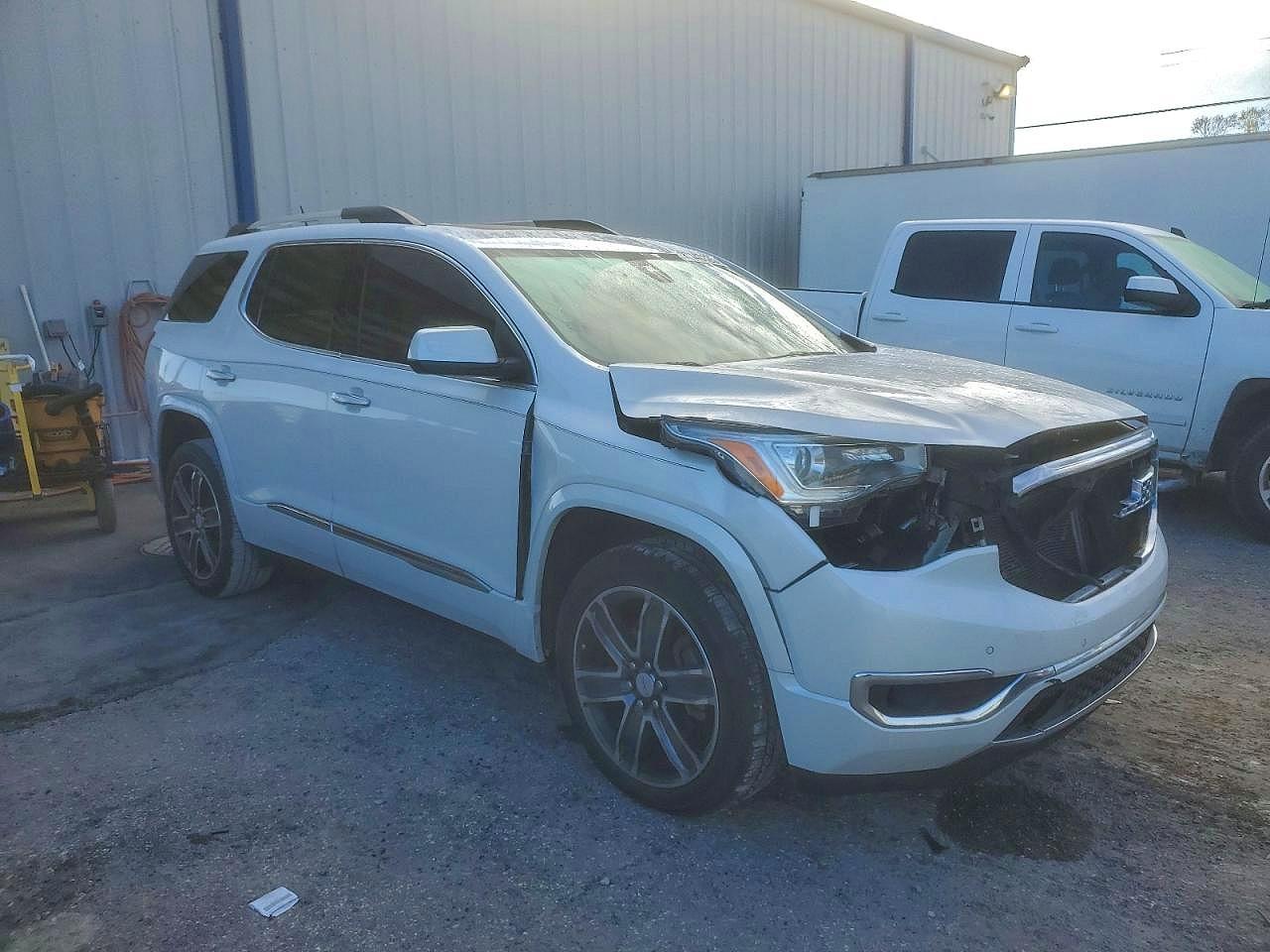 2017 GMC Acadia Denali - Фото 4