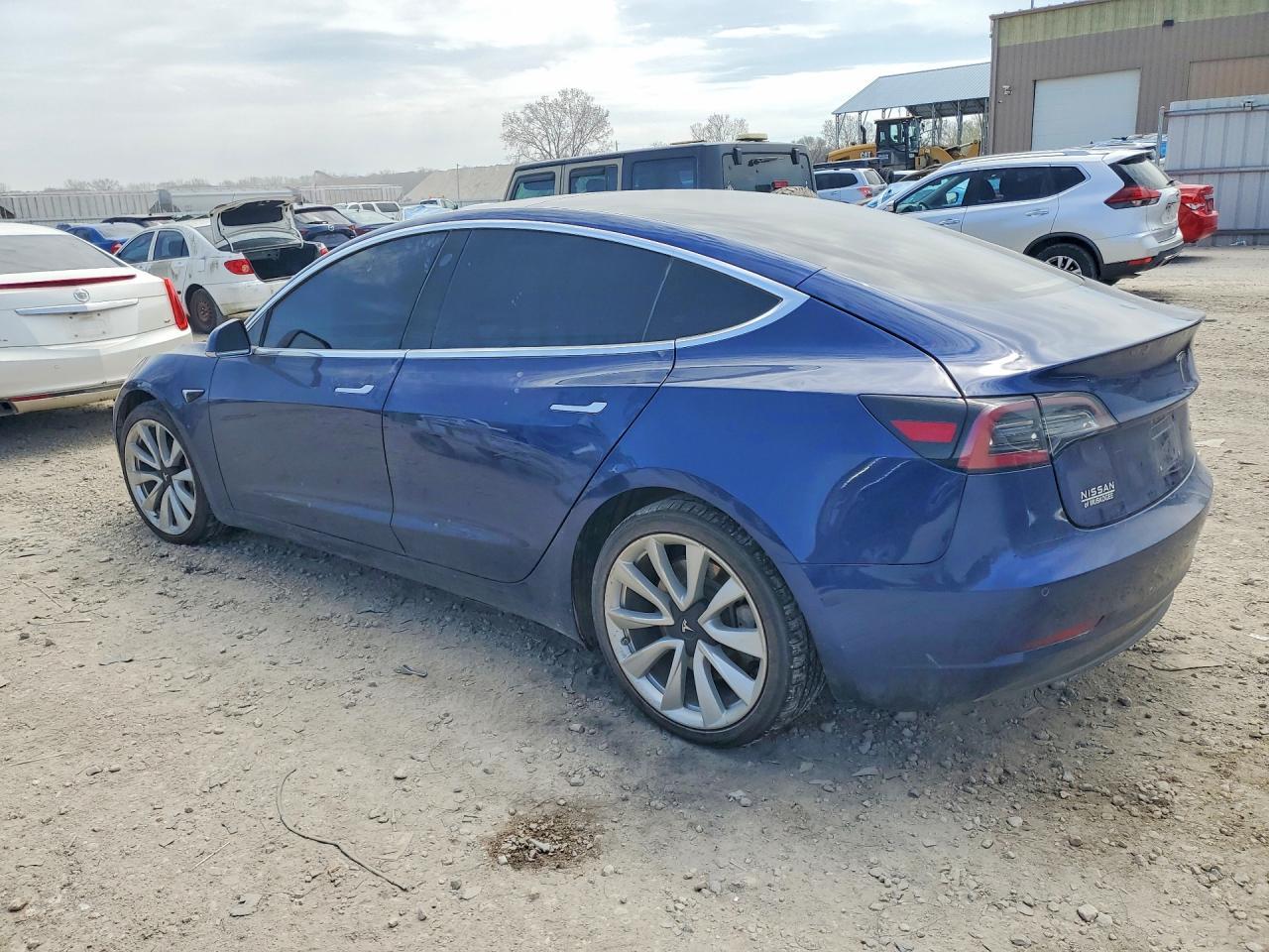 2018 Tesla Model 3 - Фото 2