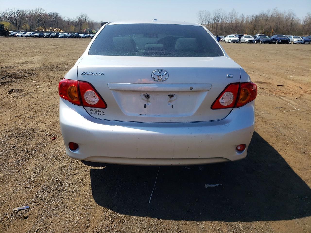 2010 Toyota Corolla Le - Фото 6