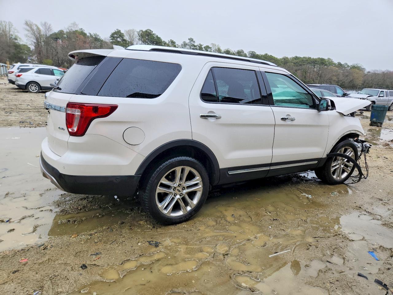 2017 Ford Explorer Limited - Image 3
