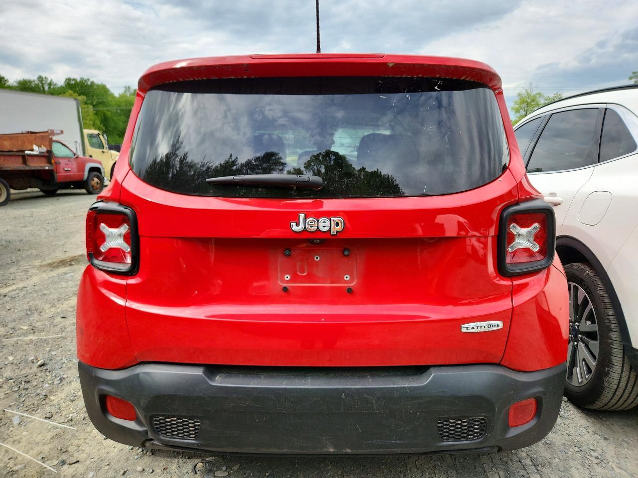 2017 Jeep Renegade Latitude - Image 6