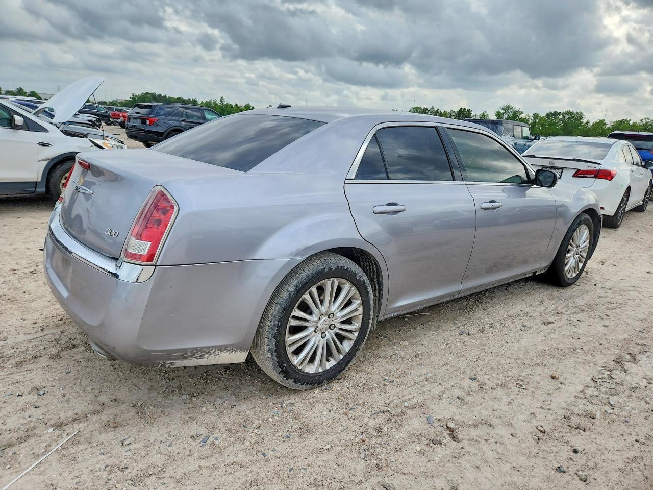 2014 Chrysler 300 - Image 3
