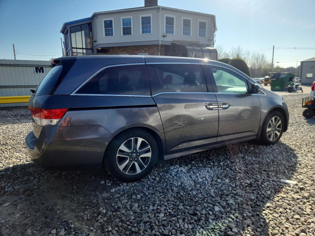2014 Honda Odyssey Touring - Image 3