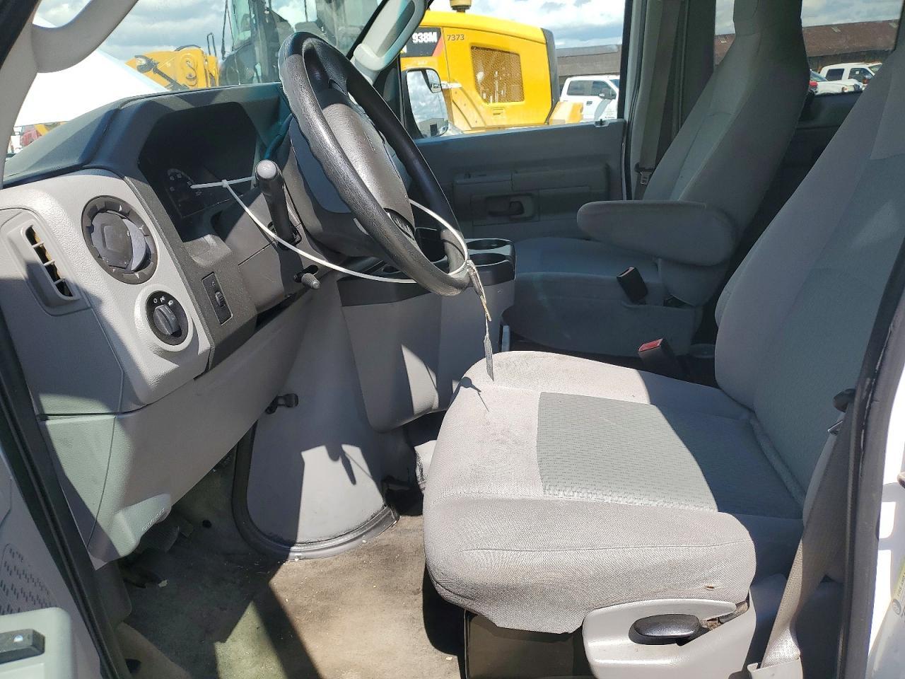 2014 Ford Econoline E350 Super Duty Wagon - Фото 7
