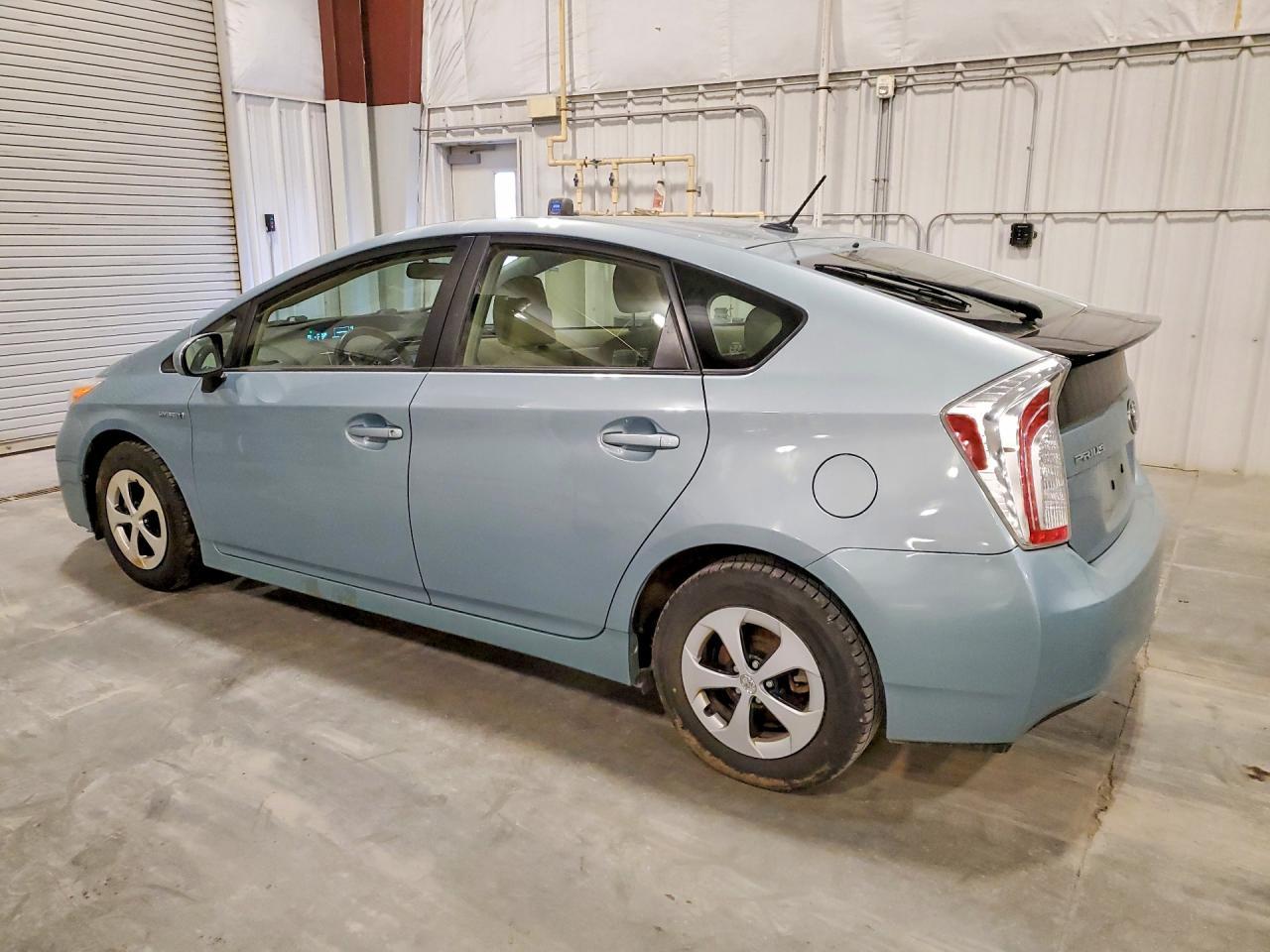 2013 Toyota Prius Three - Фото 2