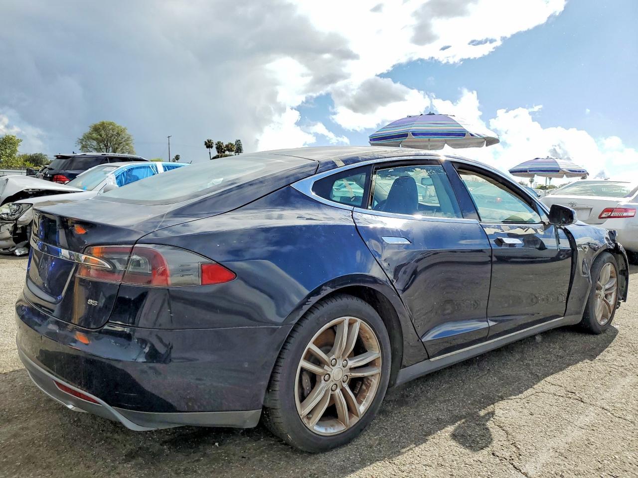 2015 Tesla Model S 85 - Фото 3