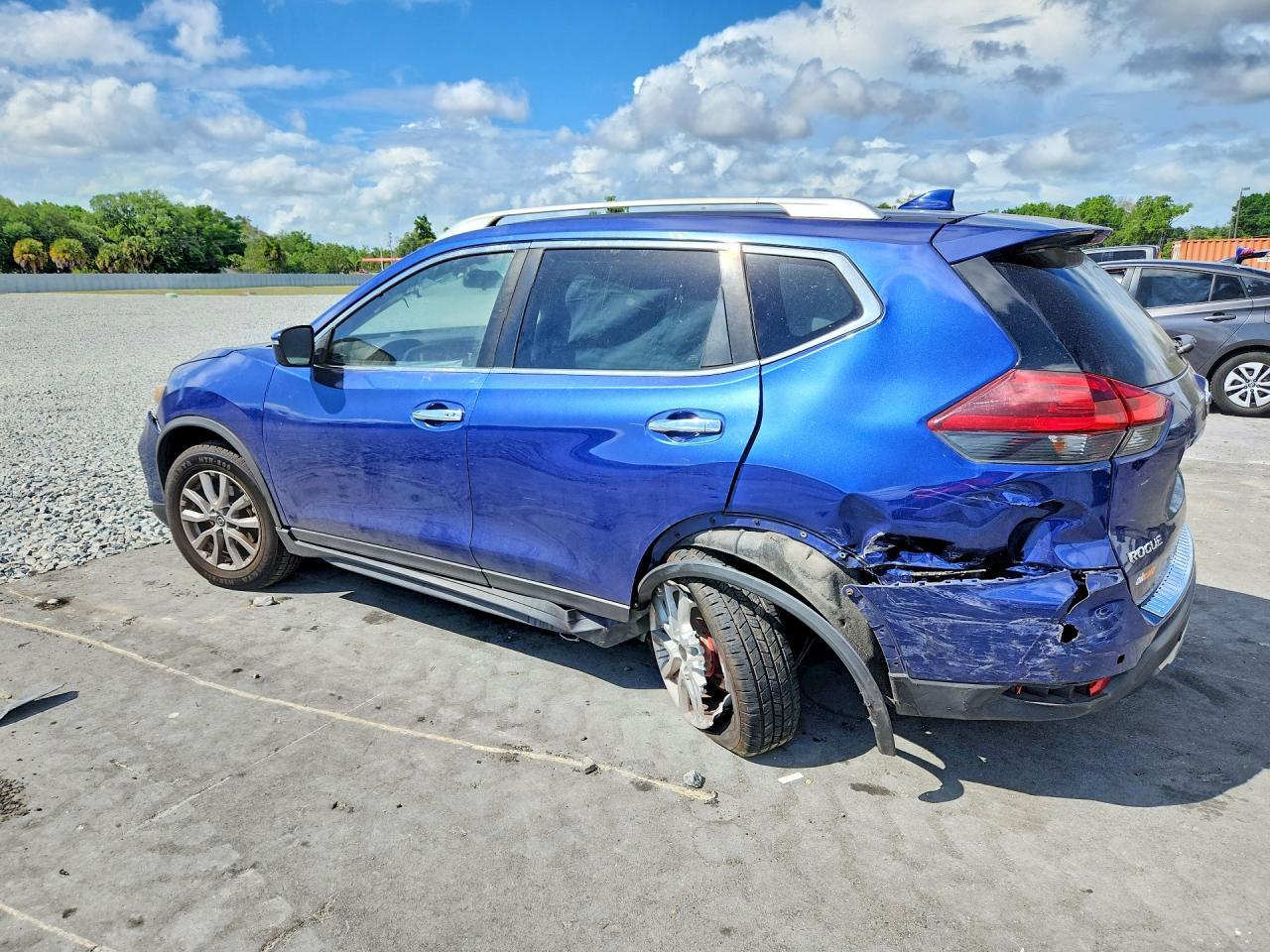 2019 Nissan Rogue Sv - Image 2