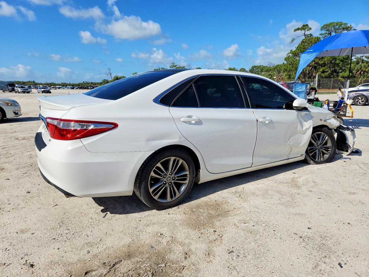 2015 Toyota Camry Se - Фото 3