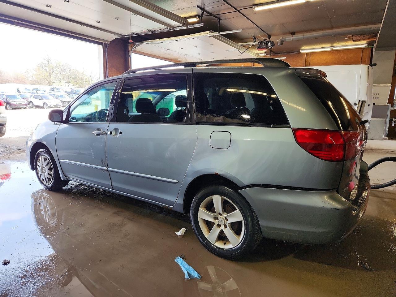 2004 Toyota Sienna Le 7 Passenger - Фото 2