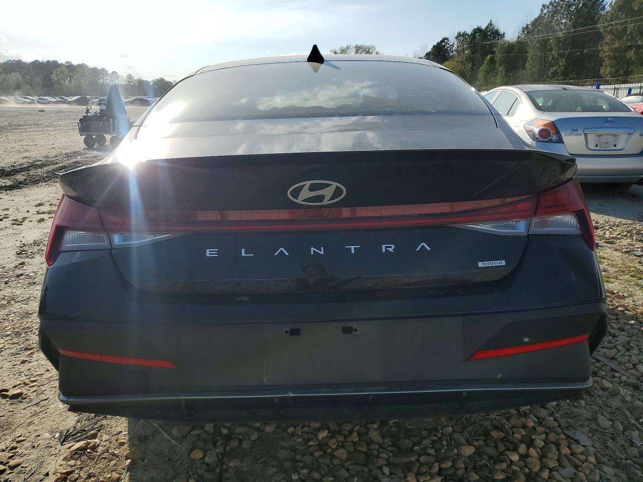 2025 Hyundai Elantra Hybrid Sel Sport - Image 6