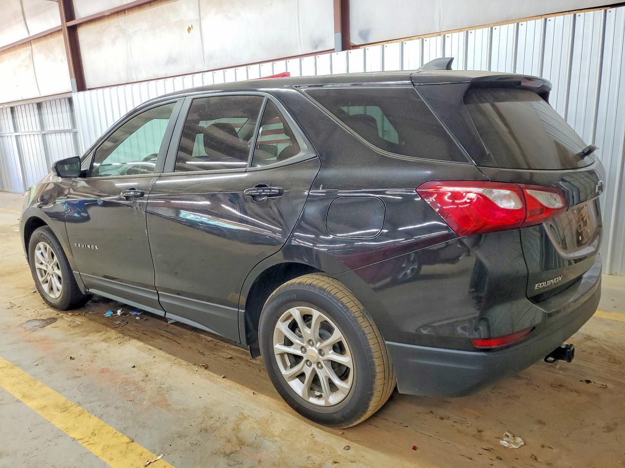 2021 Chevrolet Equinox Ls - Фото 2