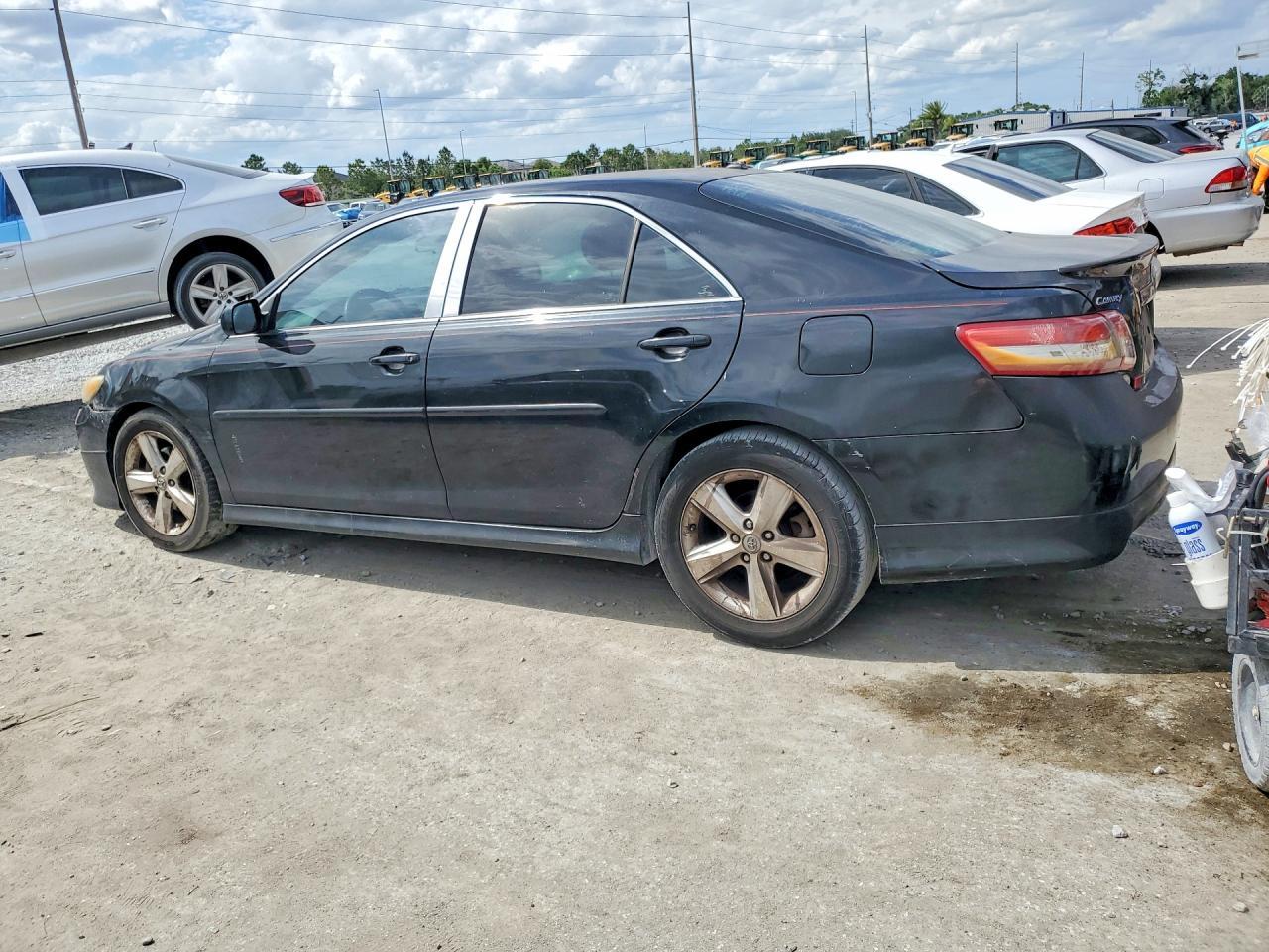 2010 Toyota Camry Se - Image 2