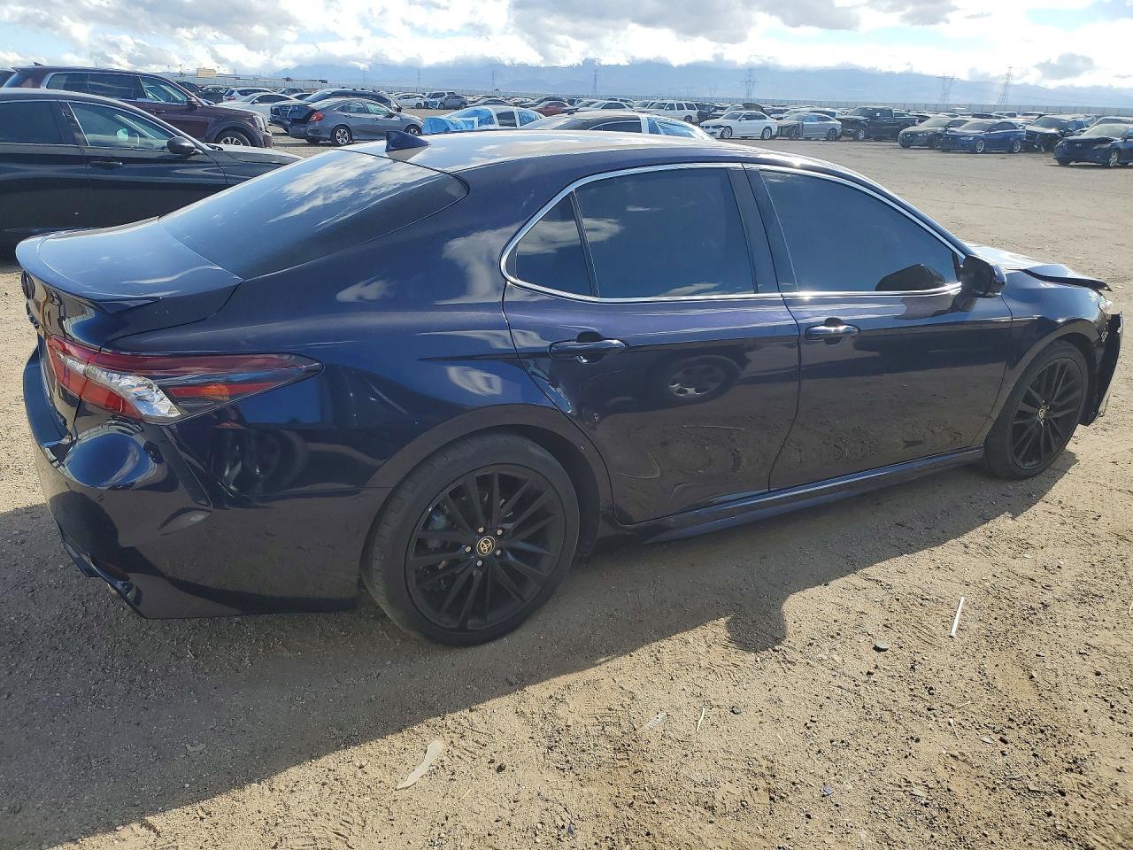 2021 Toyota Camry Xse - Фото 3
