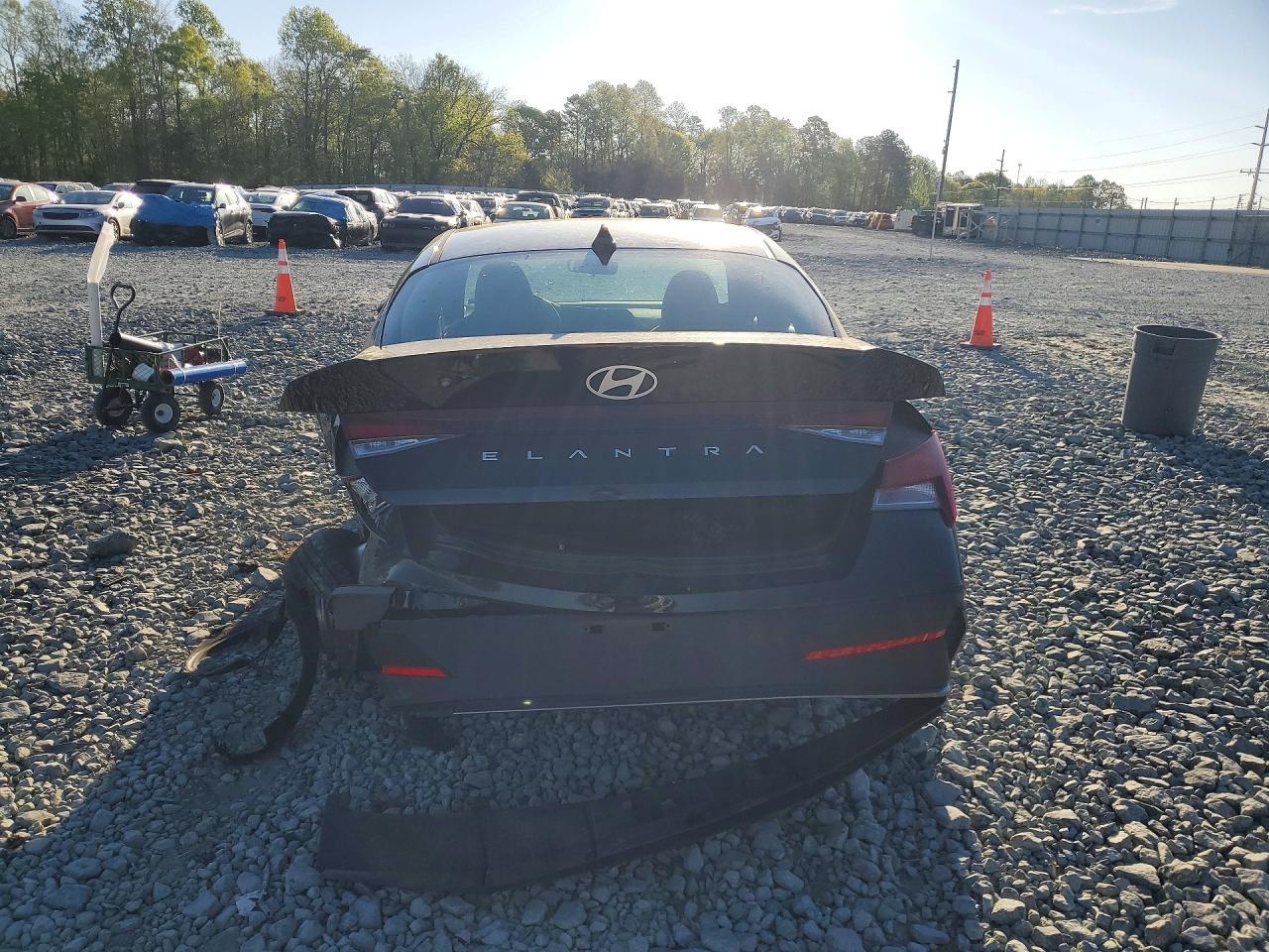 2025 Hyundai Elantra Se - Фото 6