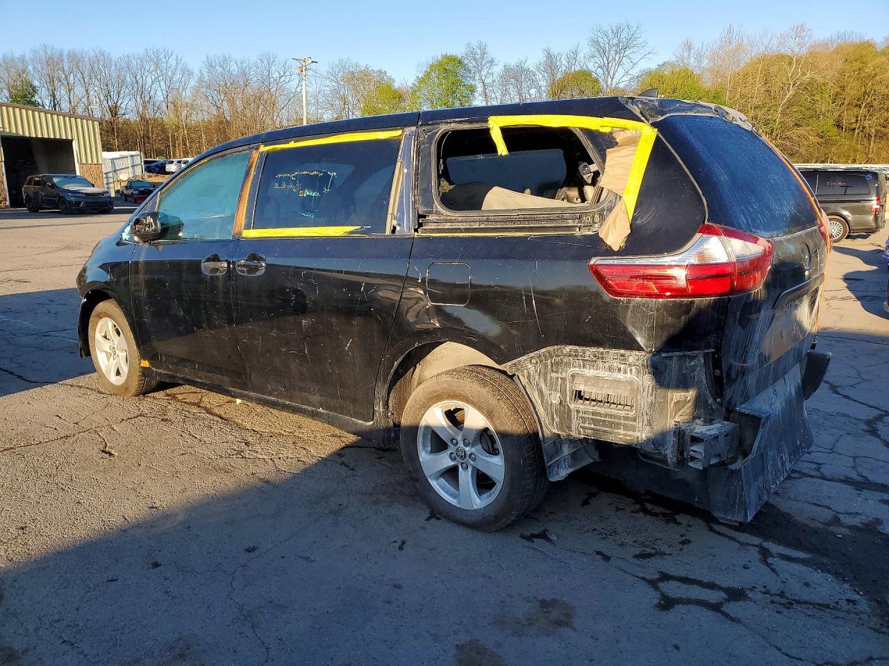 2020 Toyota Sienna L - Image 2
