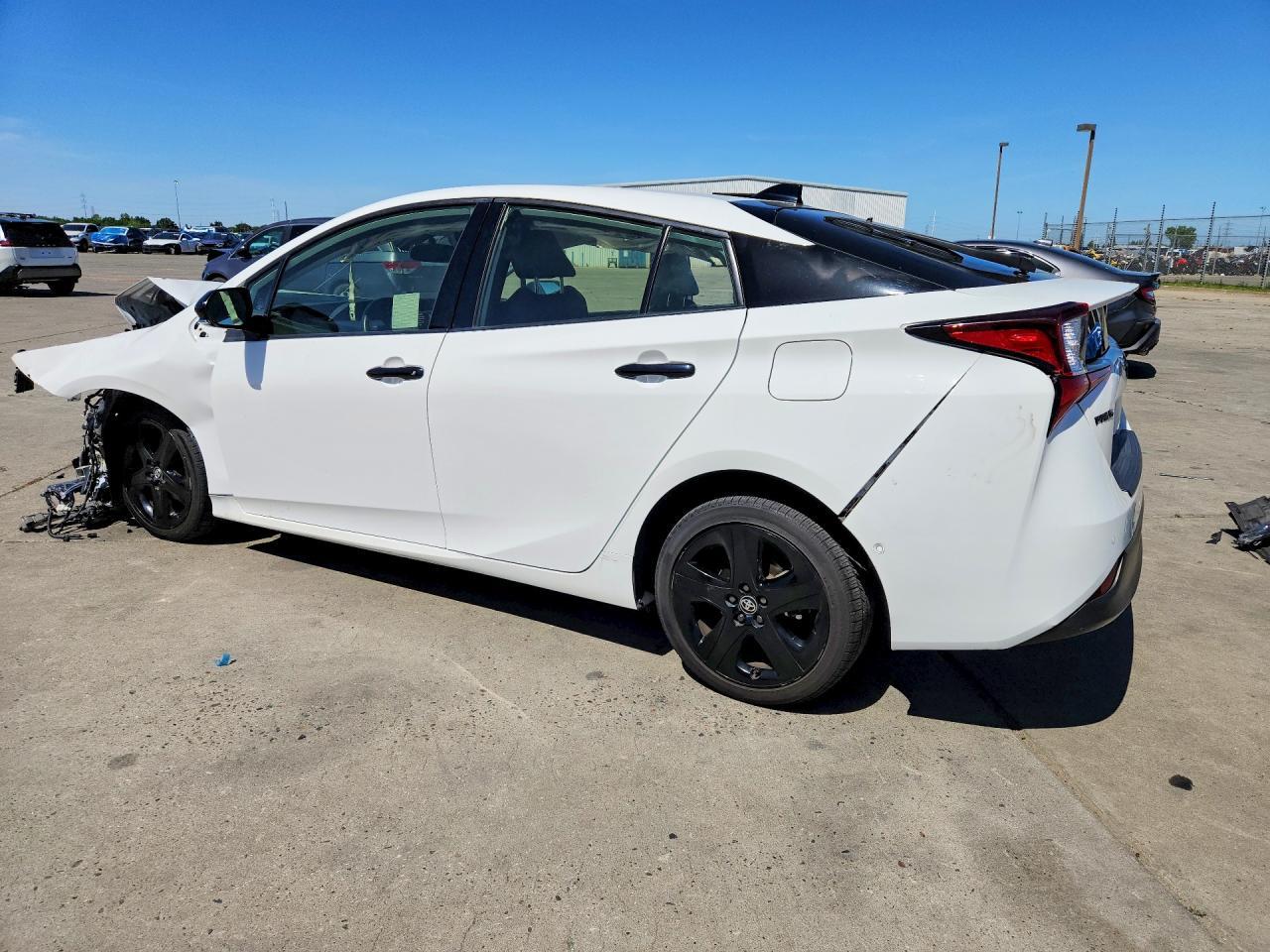 2022 Toyota Prius Nightshade - Фото 2
