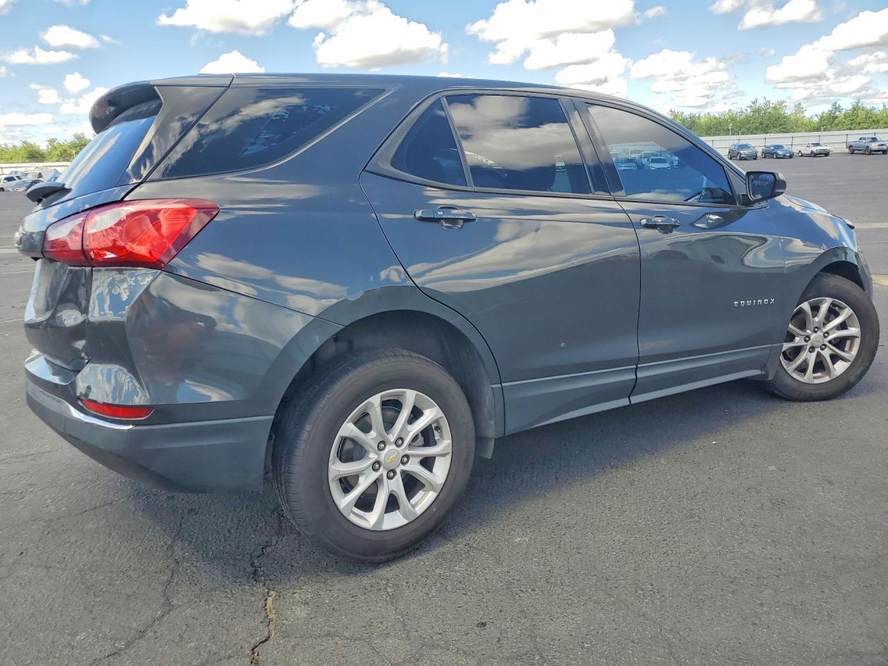 2018 Chevrolet Equinox Ls - Фото 3