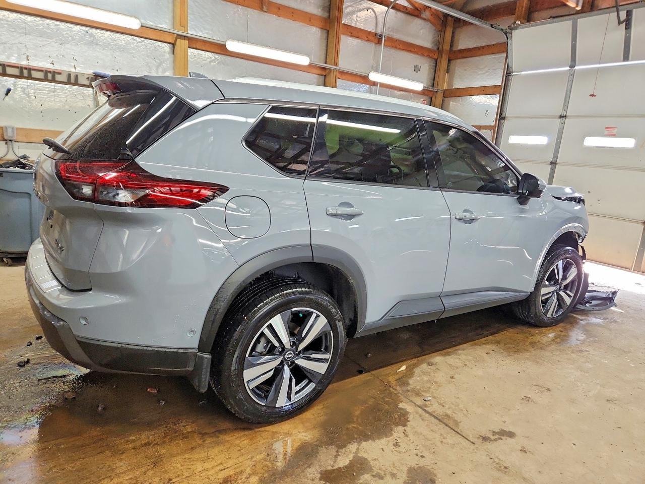 2025 Nissan Rogue Sl - Image 3