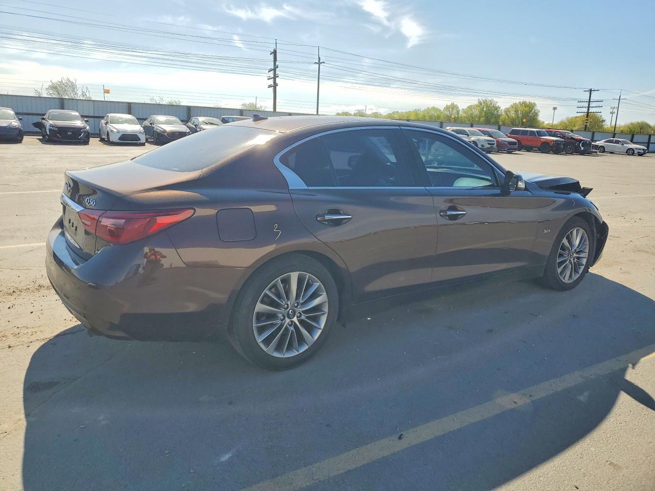 2018 Infiniti Q50 3.0T Luxe - Фото 3