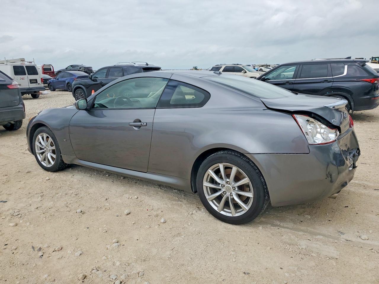 2014 Infiniti Q60 Coupe Base - Image 2