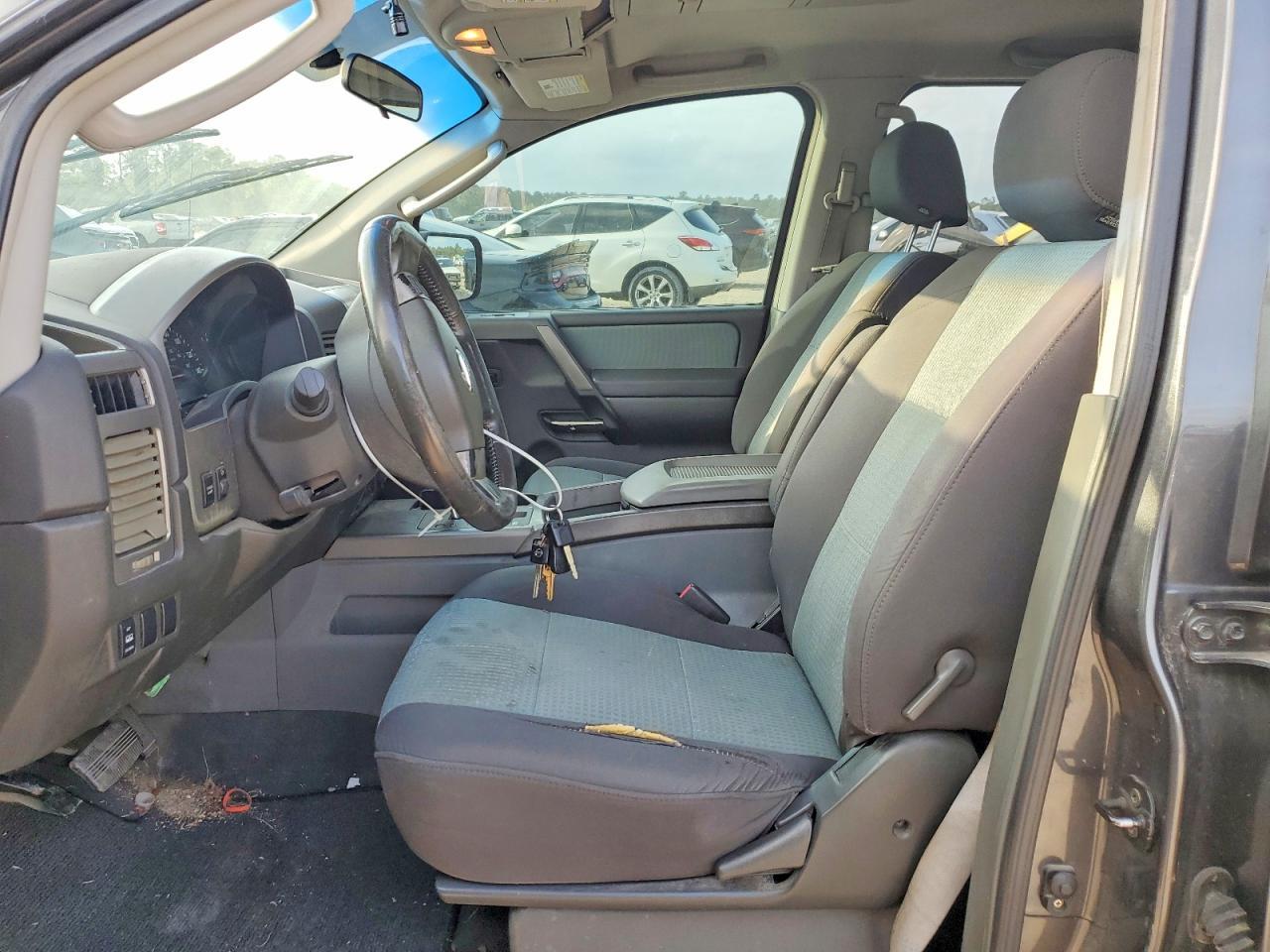 2005 Nissan Titan Xe - Image 7