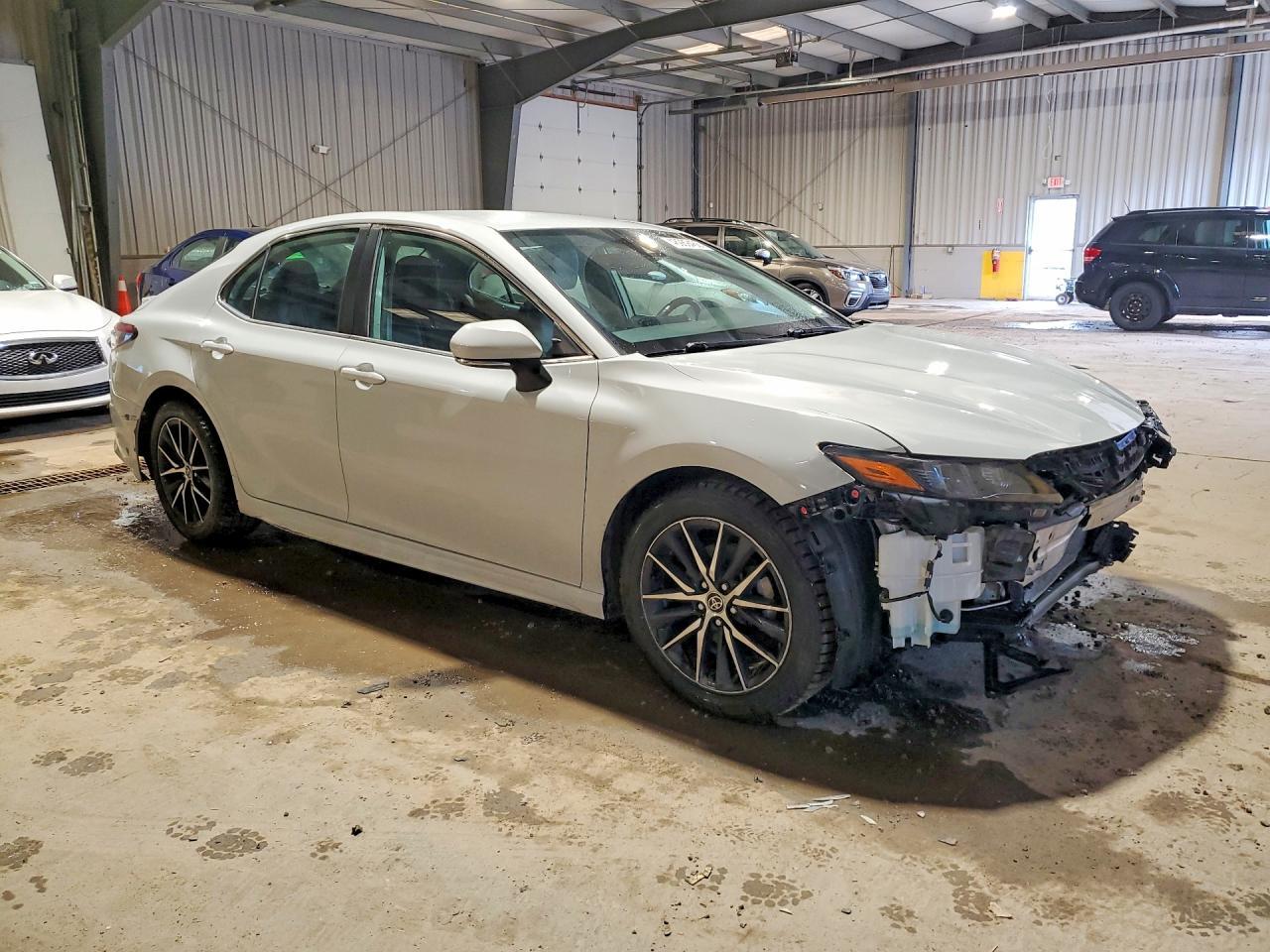 2022 Toyota Camry Se - Фото 4