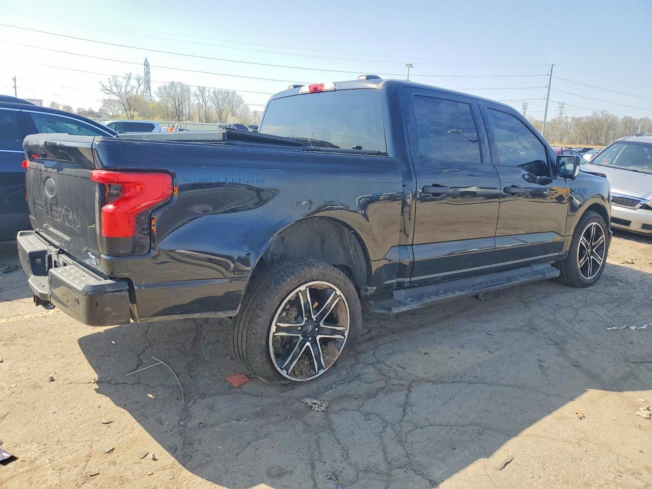 2025 Ford F150 Lightning Xlt - Фото 3