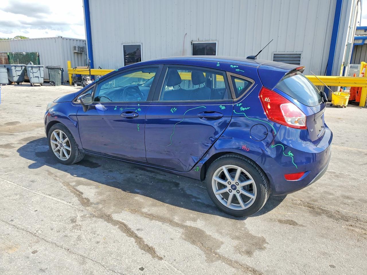 2016 Ford Fiesta Se - Image 2