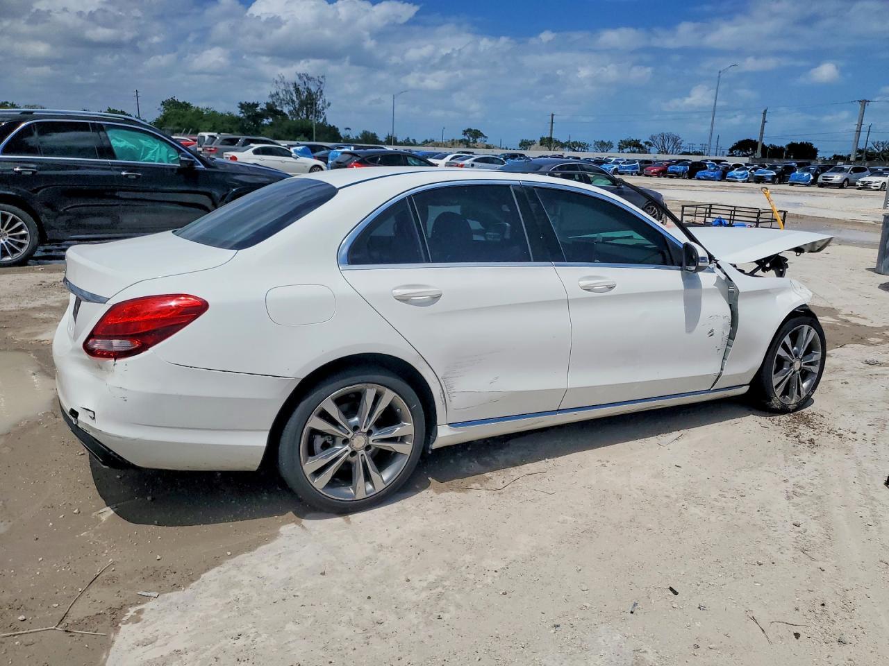 2016 Mercedes-Benz C 300 - Фото 3