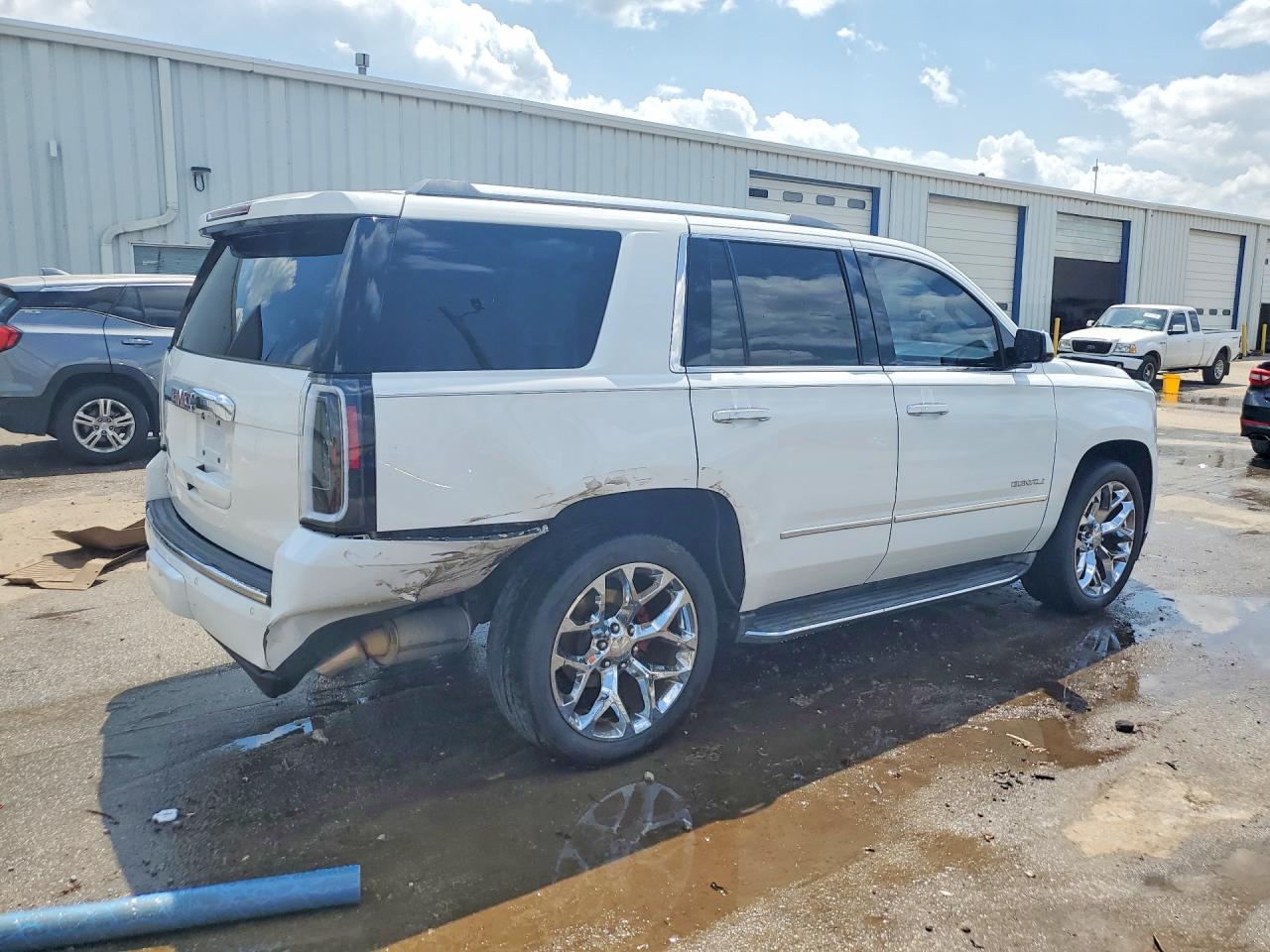 2015 GMC Yukon Denali - Image 3