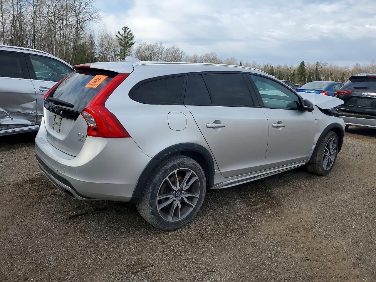 2015 Volvo V60 Cross Country T5 Wagon Awd - Фото 3