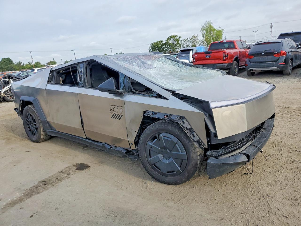 2025 Tesla Cybertruck - Фото 4