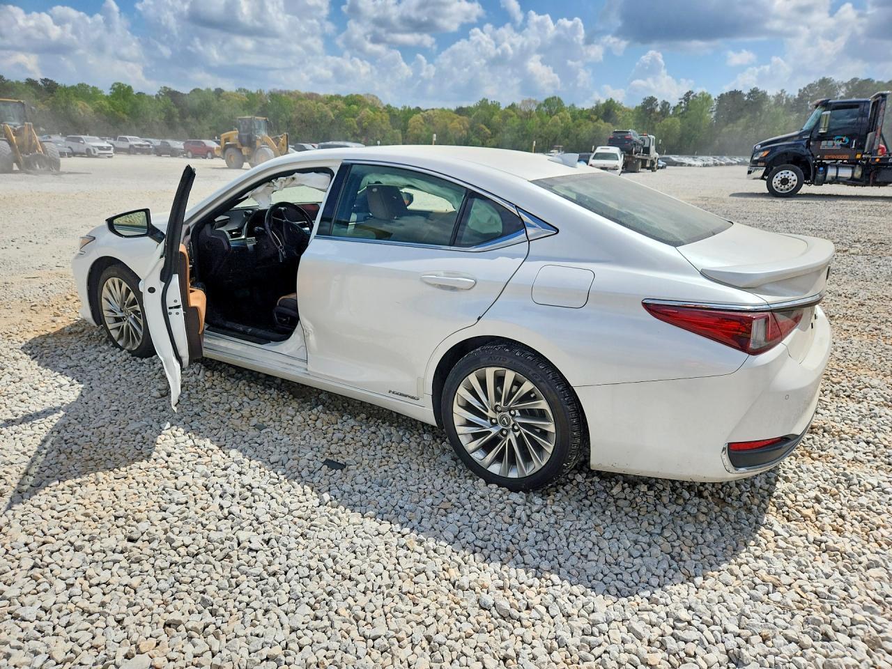 2019 Lexus Es 300H Ultra Luxury - Фото 2