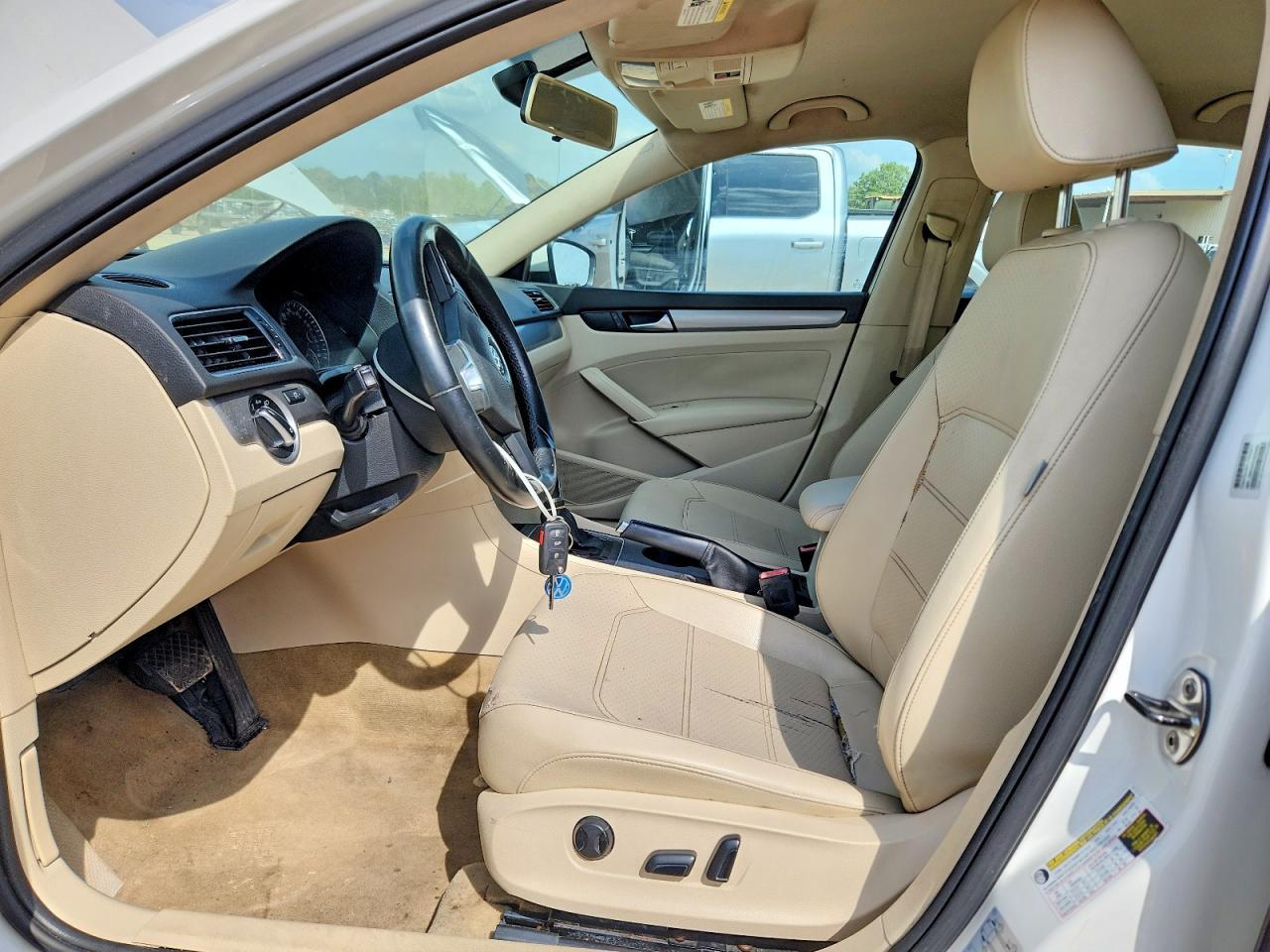 2014 Volkswagen Passat S - Image 7