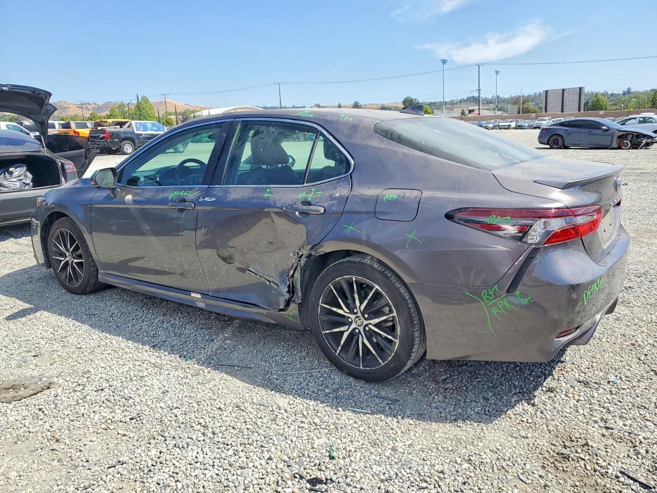 2023 Toyota Camry - Фото 2