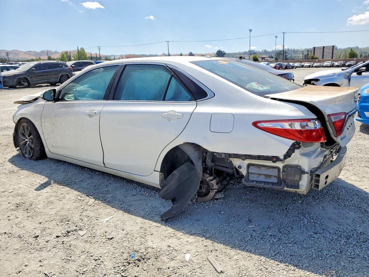 2015 Toyota Camry Xse - Image 2