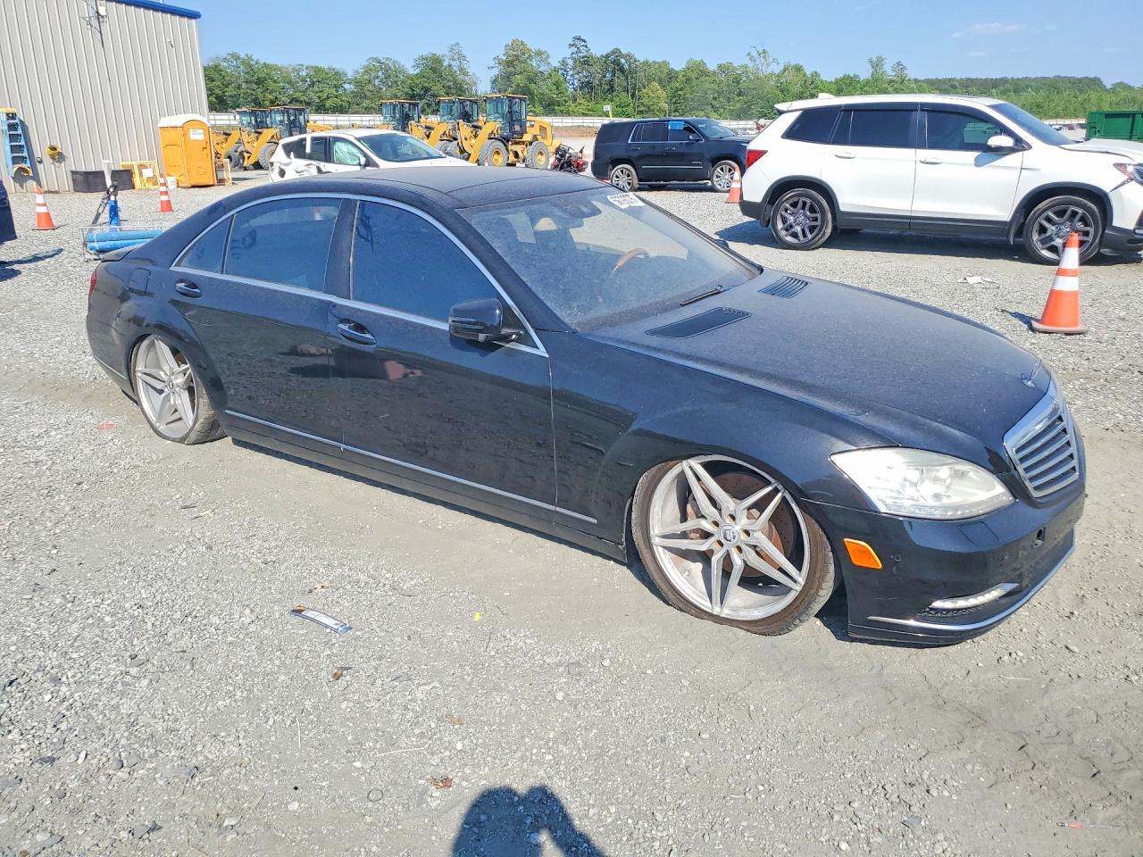 2011 Mercedes-Benz S 550 4Matic - Image 4