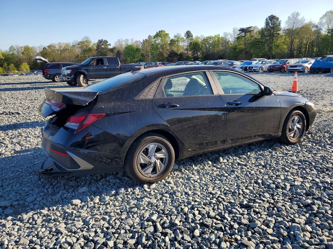 2025 Hyundai Elantra Se - Фото 3