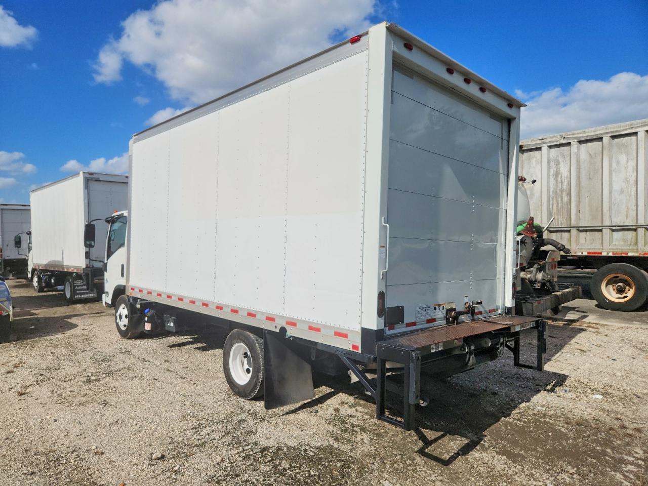 2019 Isuzu Npr Hd Box Truck - Image 3