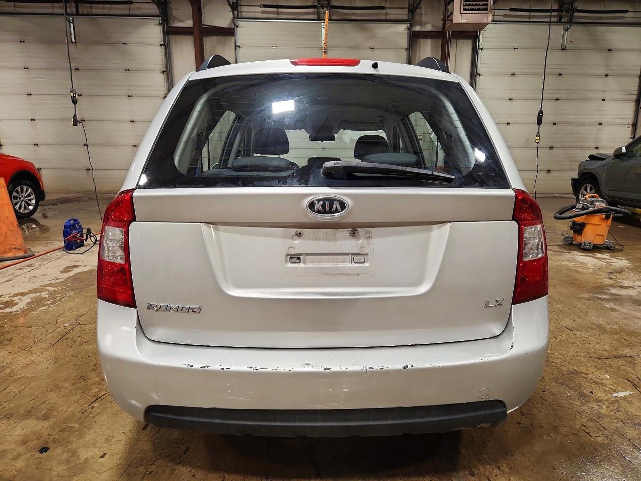 2009 Kia Rondo Base - Image 6