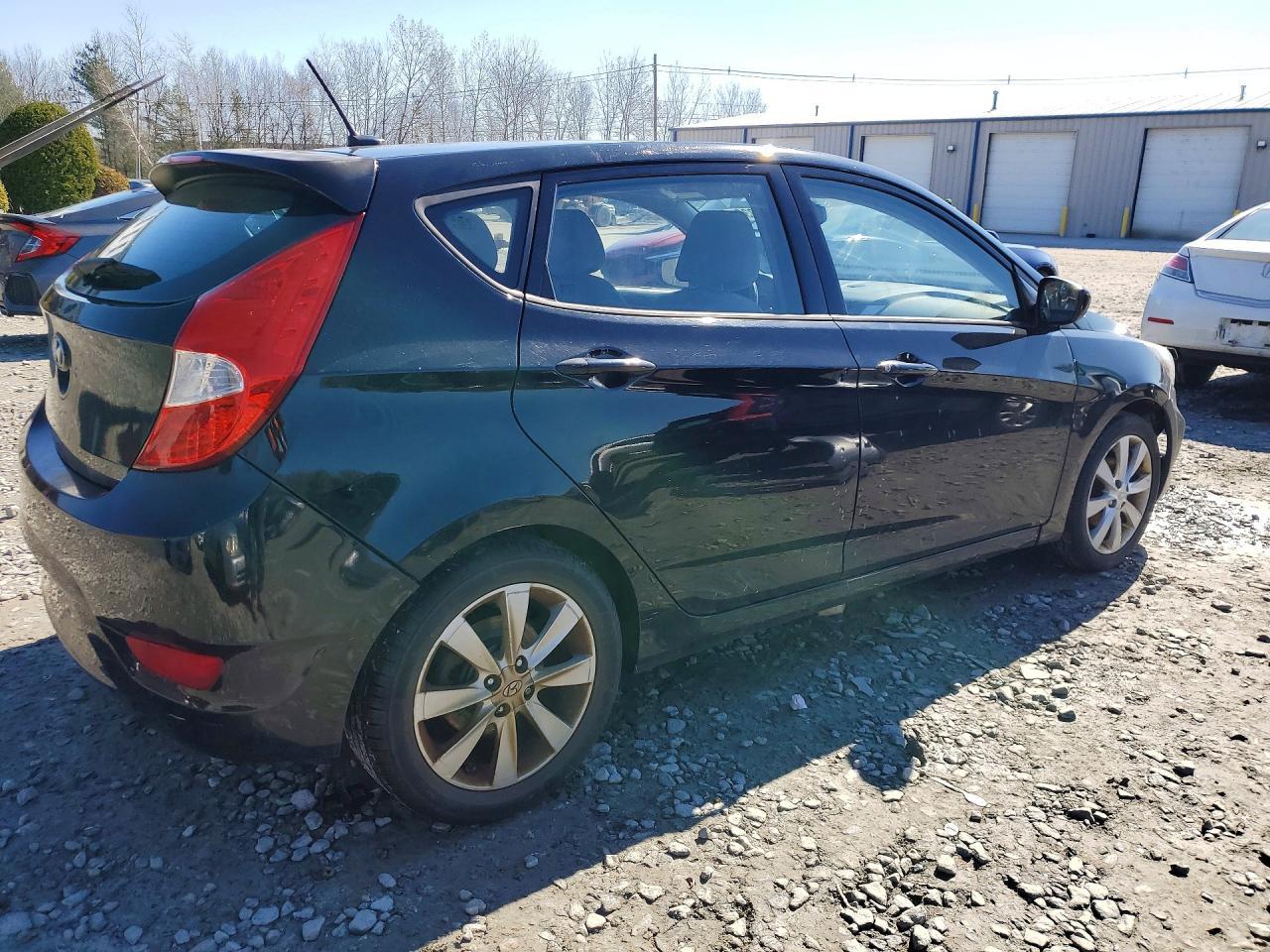 2012 Hyundai Accent Se - Image 3