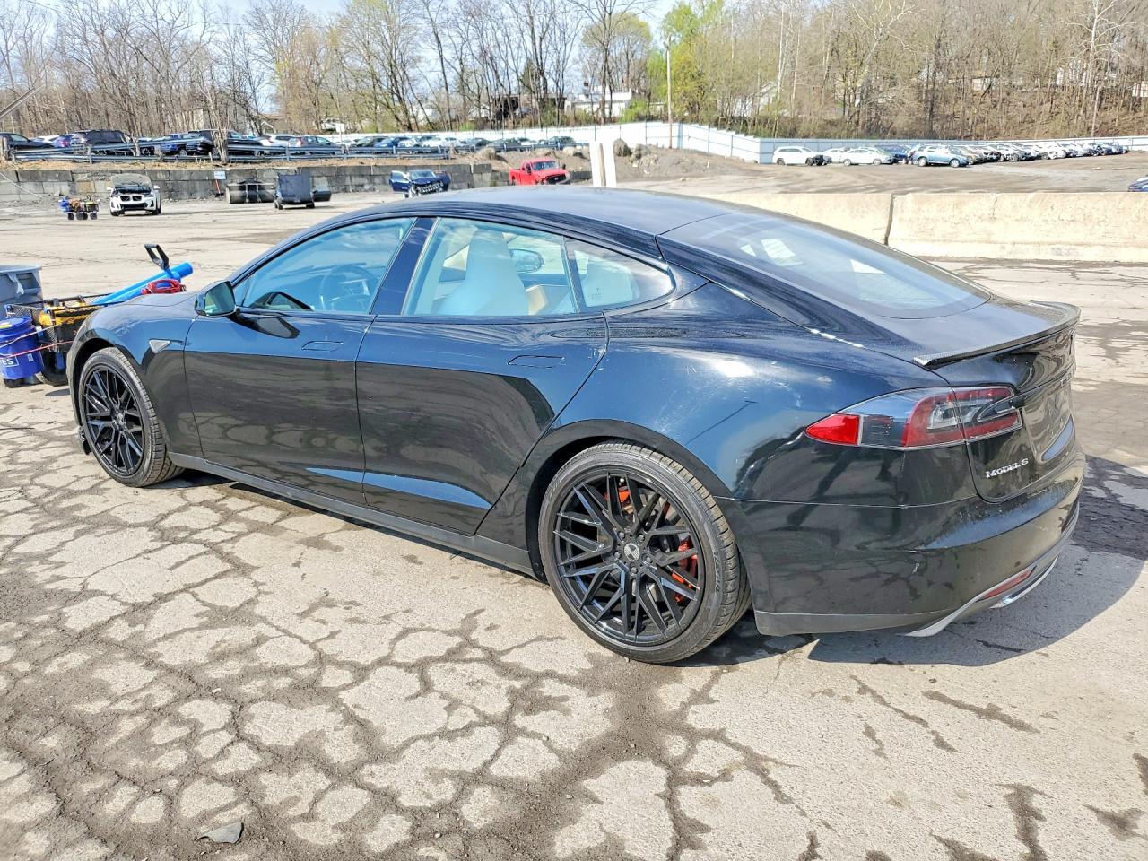 2014 Tesla Model S - Image 2