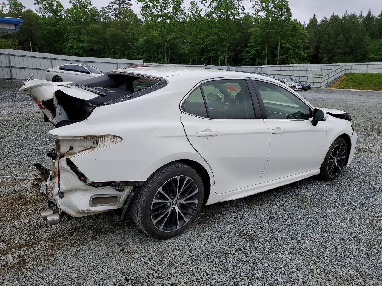 2018 Toyota Camry Se - Фото 3