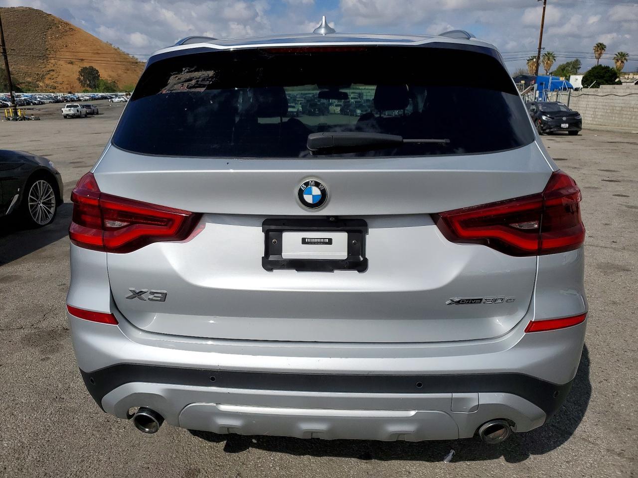 2021 BMW X3 xDrive30E - Image 6