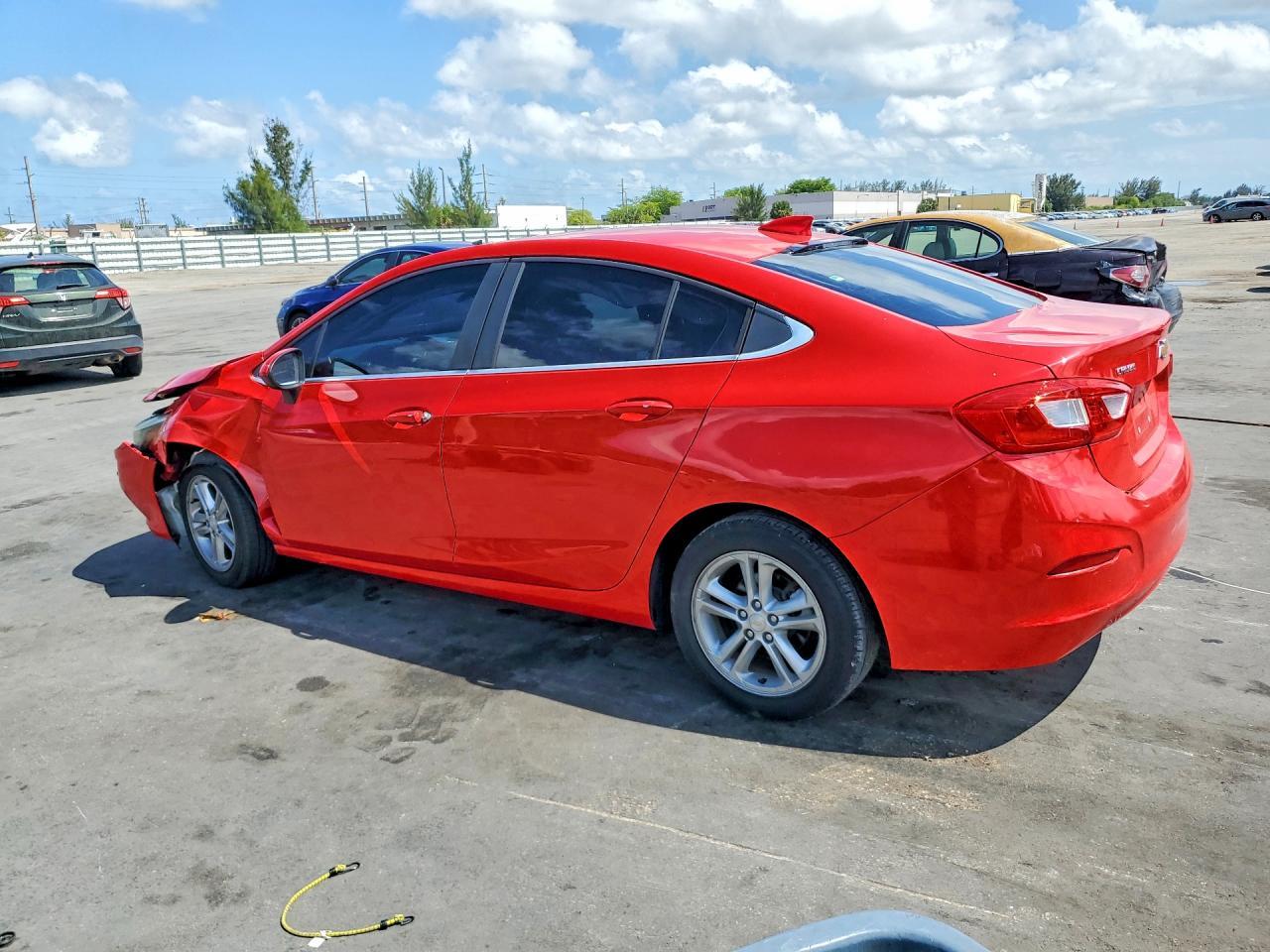 2017 Chevrolet Cruze Lt - Фото 2